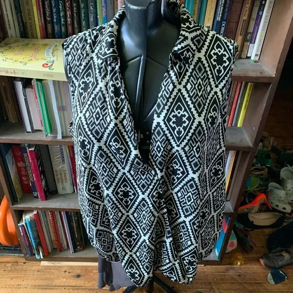 Daniel Rainn black & white drape XL crossover sleeveless blouse